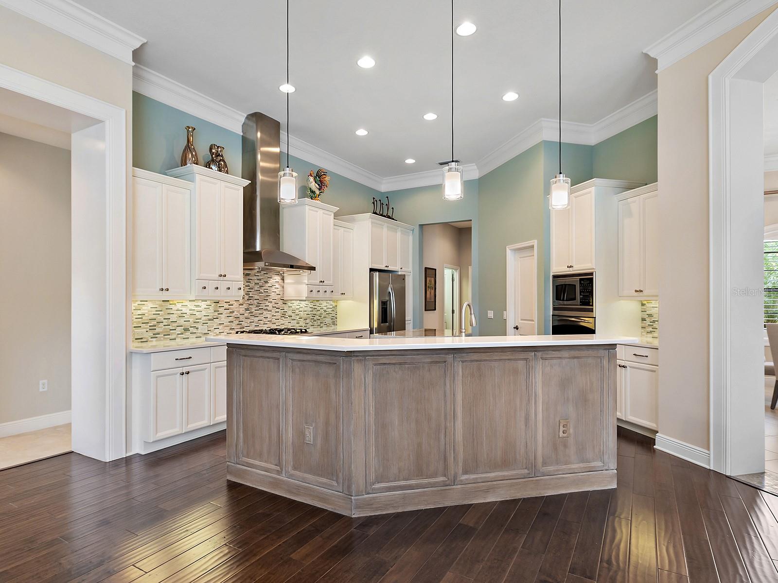 COUNTRY CLUB EAST - Residential