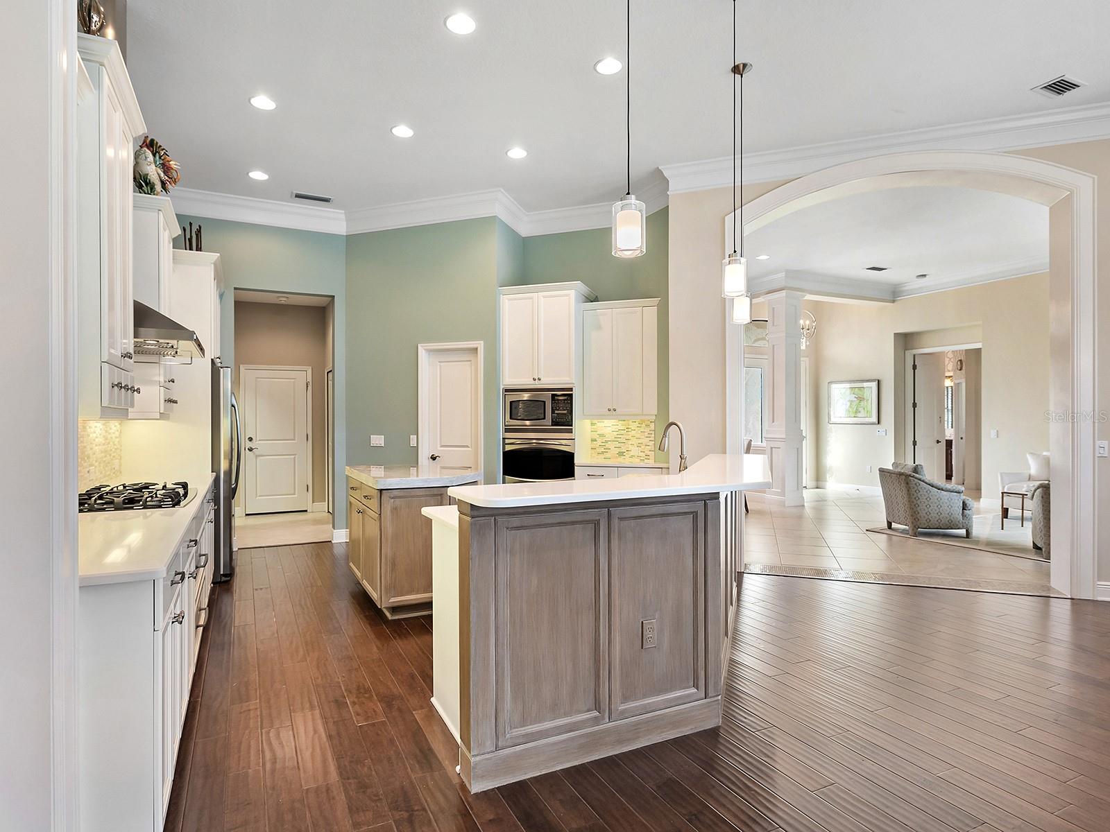 COUNTRY CLUB EAST - Residential