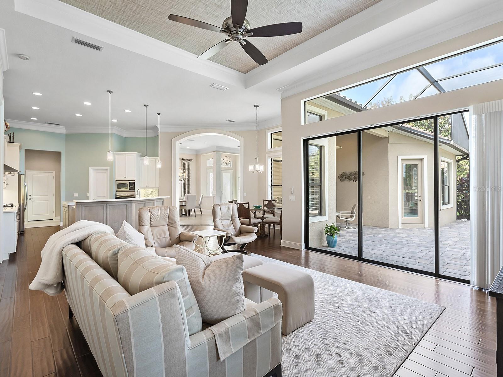 COUNTRY CLUB EAST - Residential