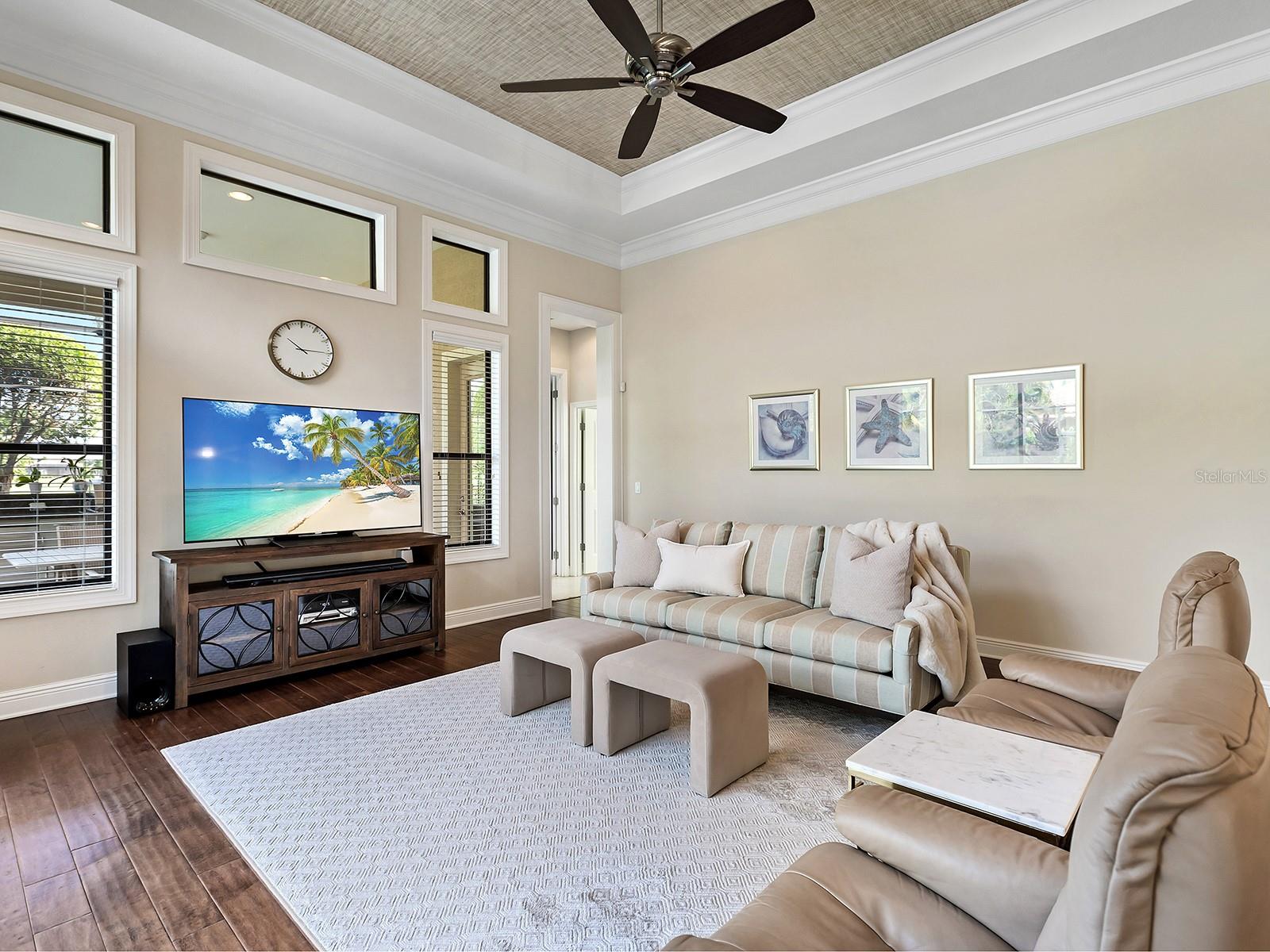 COUNTRY CLUB EAST - Residential