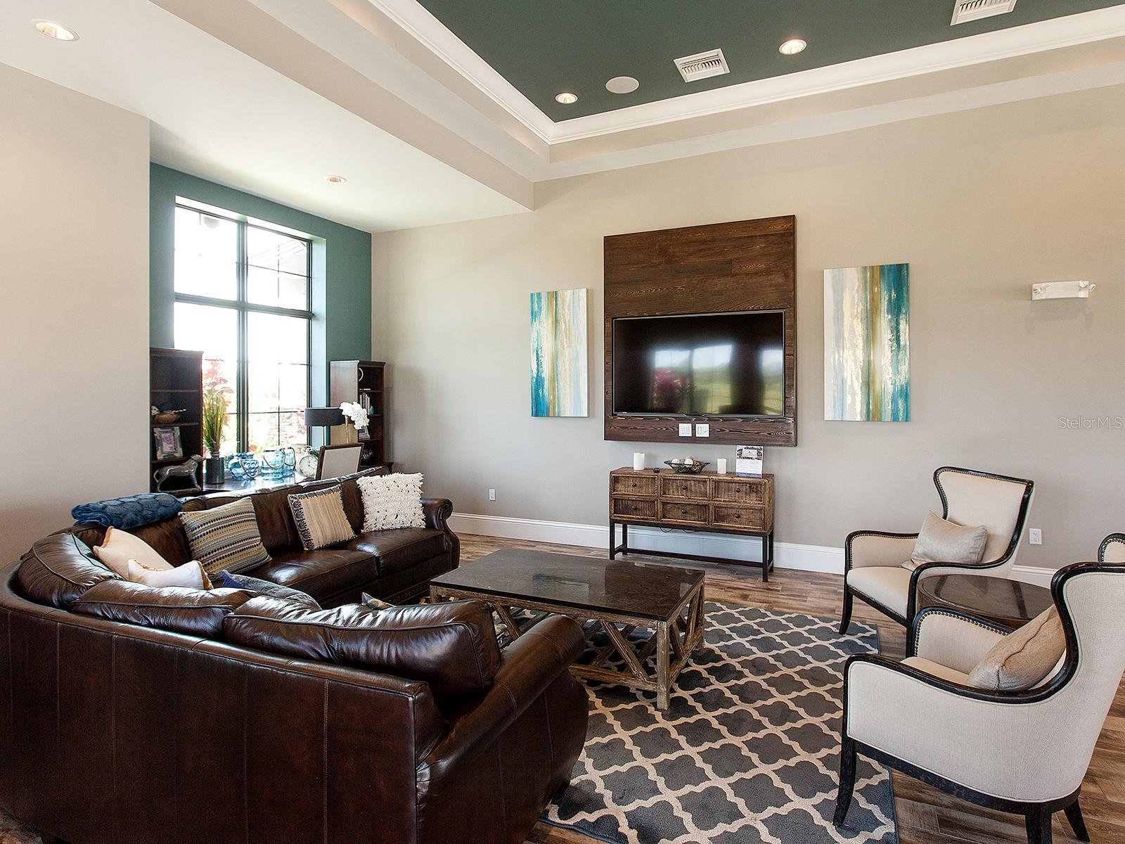 COUNTRY CLUB EAST - Residential