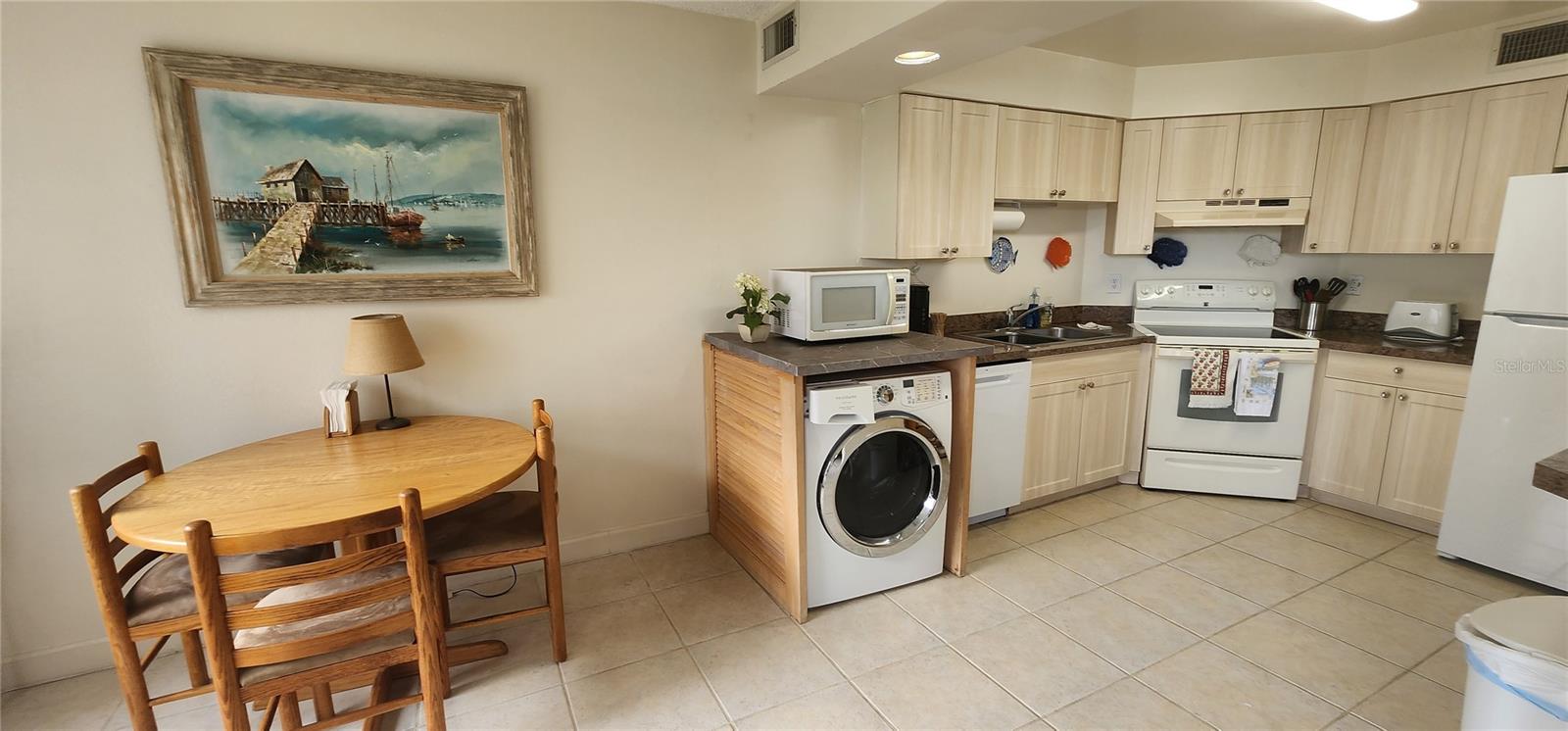 WANDER RESIDENCES OF TIERRA VERDE - Residential Lease