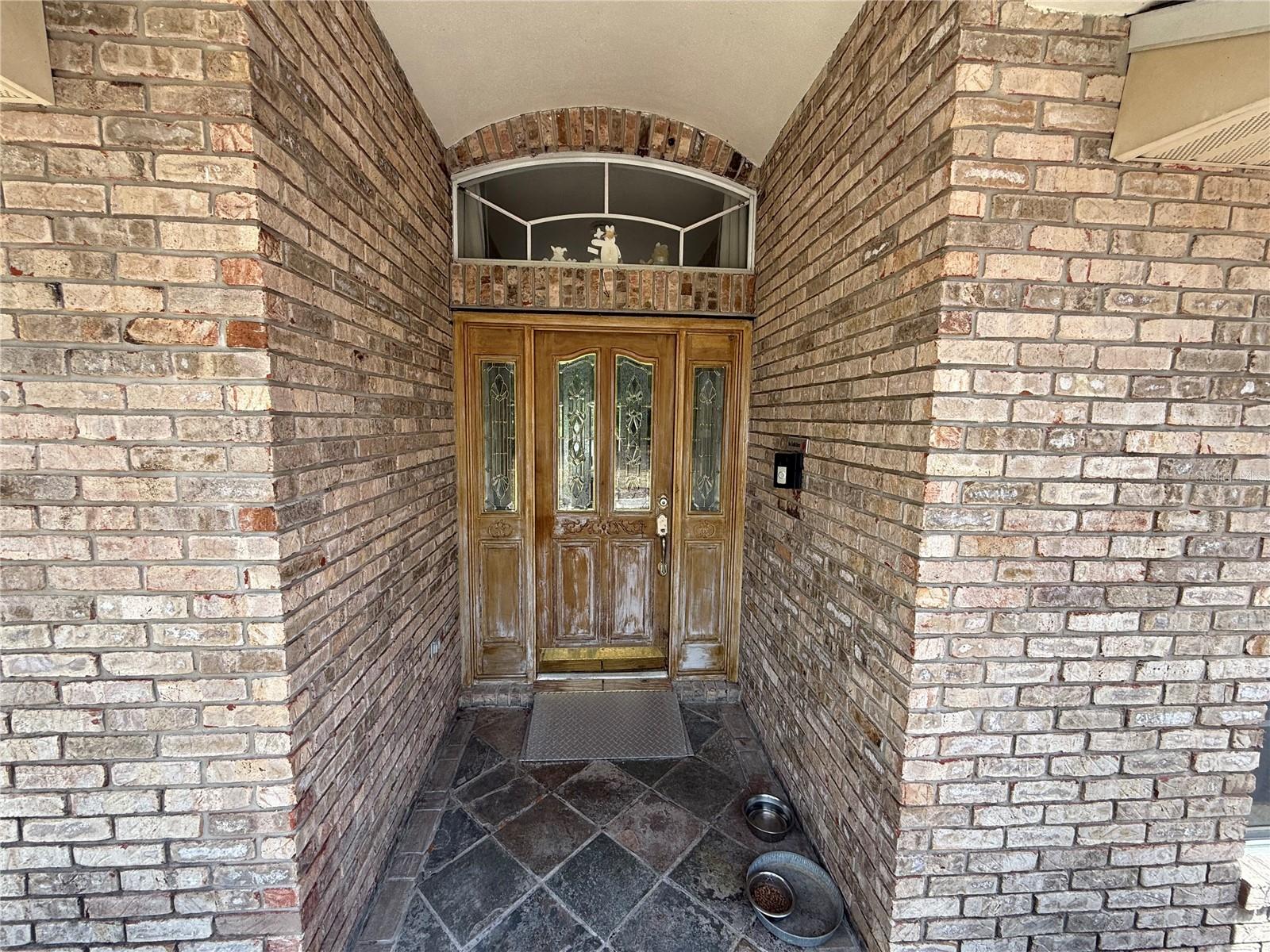 2120 LAKEBREEZE WAY