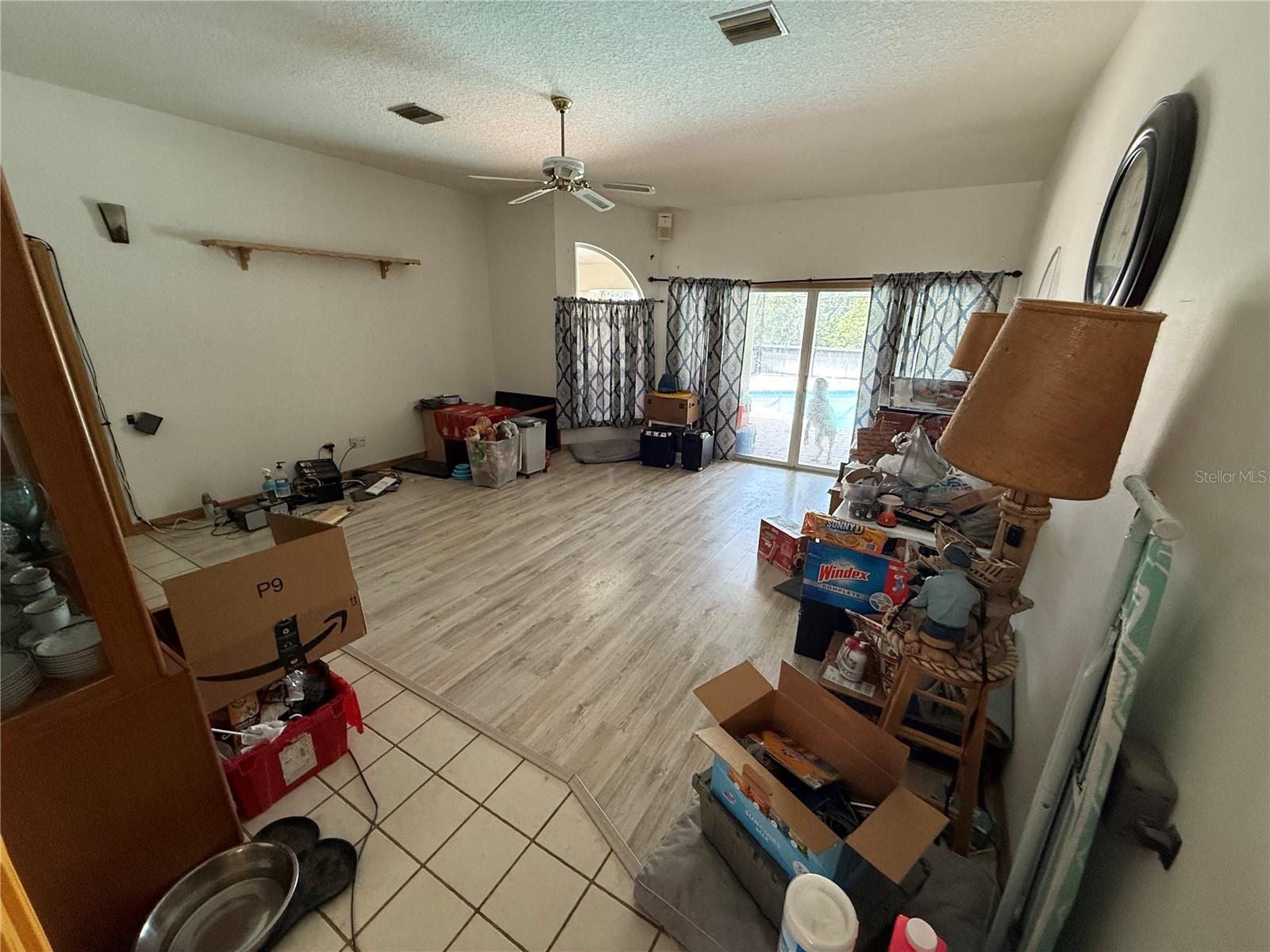 2120 LAKEBREEZE WAY