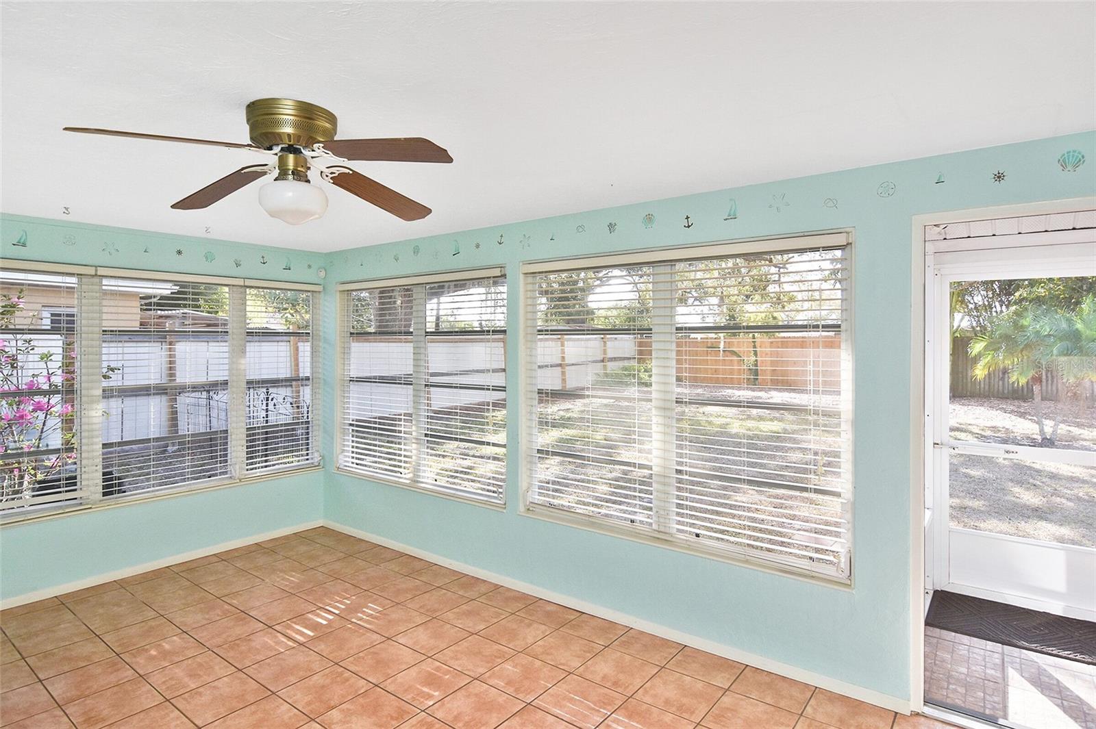 KENSINGTON PARK - Residential