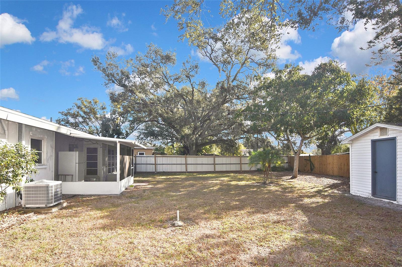 KENSINGTON PARK - Residential