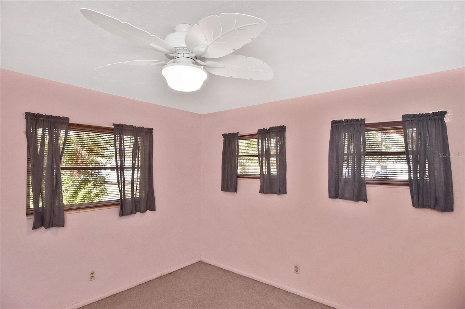 KENSINGTON PARK - Residential