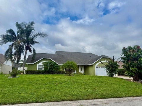 Photo of 5624 Mandarin Court, Davenport, FL 33896 (MLS # S5158514)