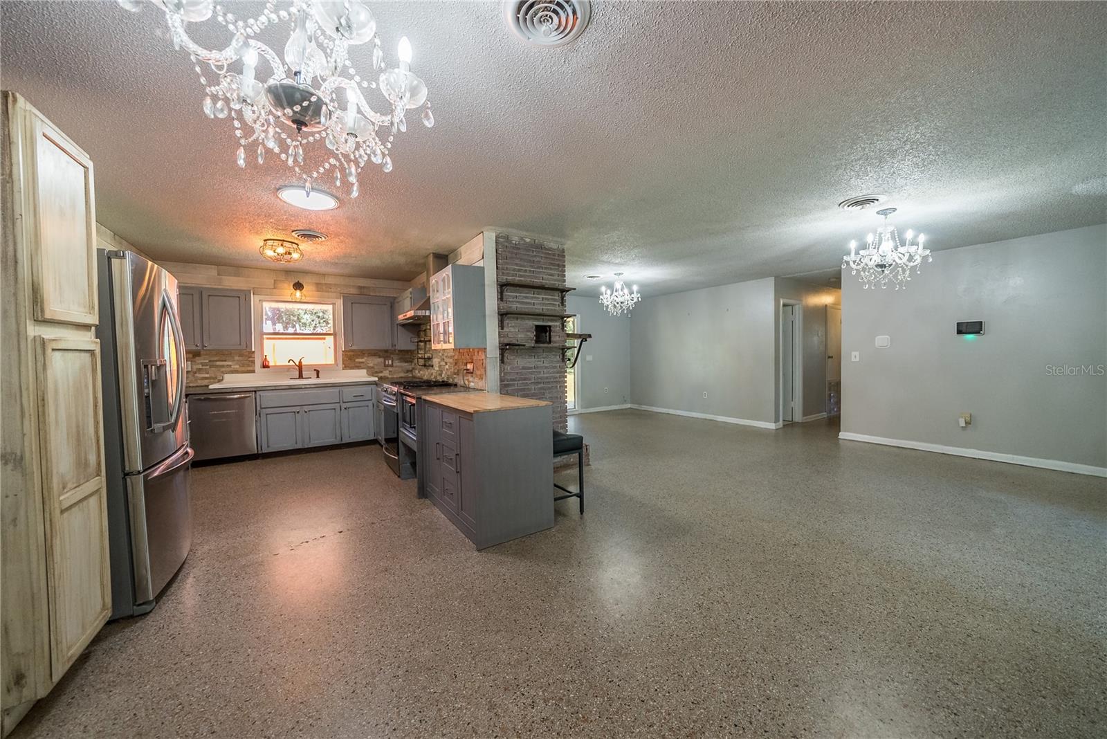 LAKE & FOREST CLUB - Residential