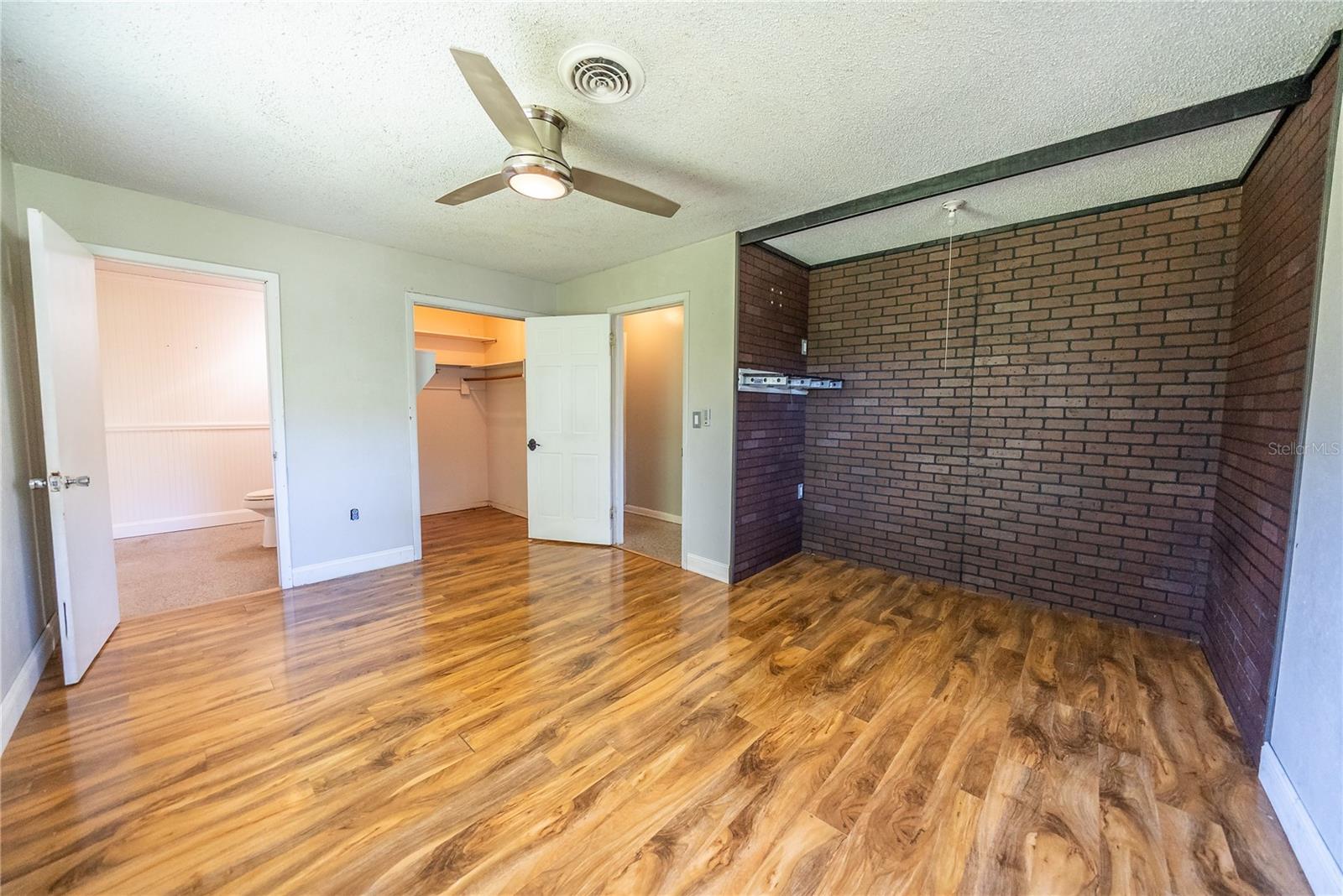 LAKE & FOREST CLUB - Residential