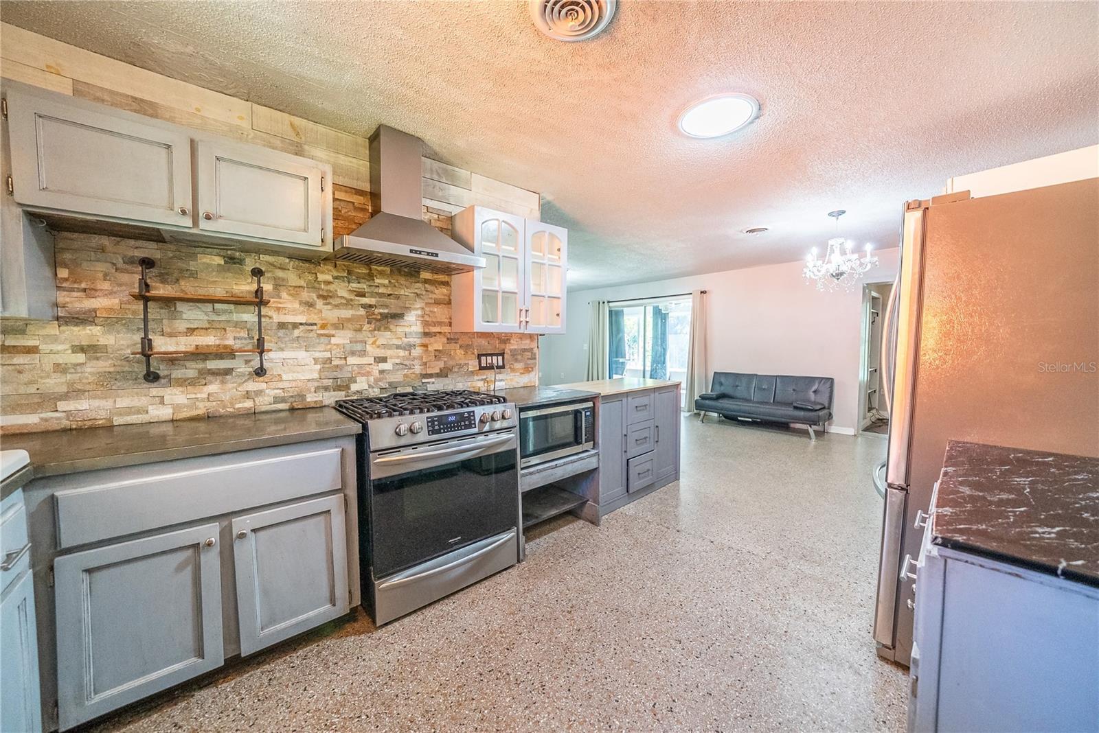 LAKE & FOREST CLUB - Residential