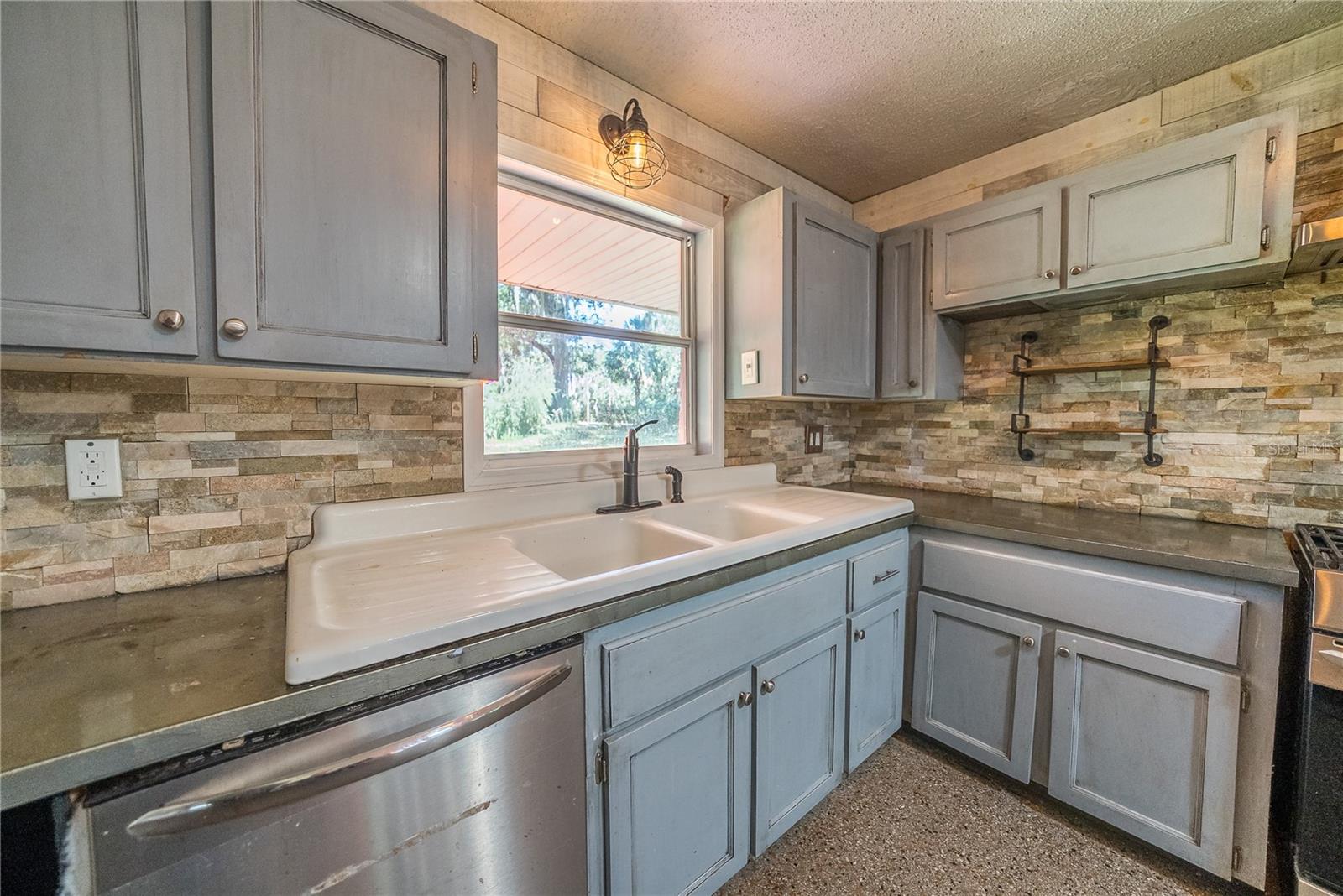 LAKE & FOREST CLUB - Residential