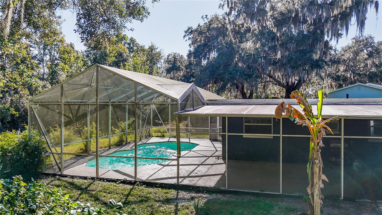 LAKE & FOREST CLUB - Residential