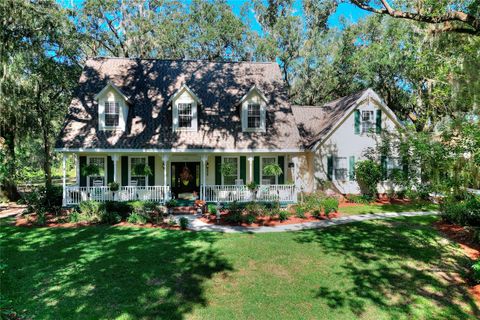 A home in LAKELAND