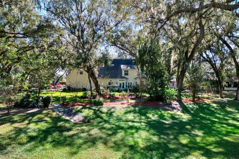 A home in LAKELAND