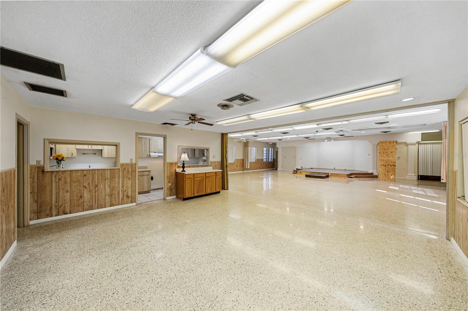 HIBISCUS GARDENS - Commercial Lease