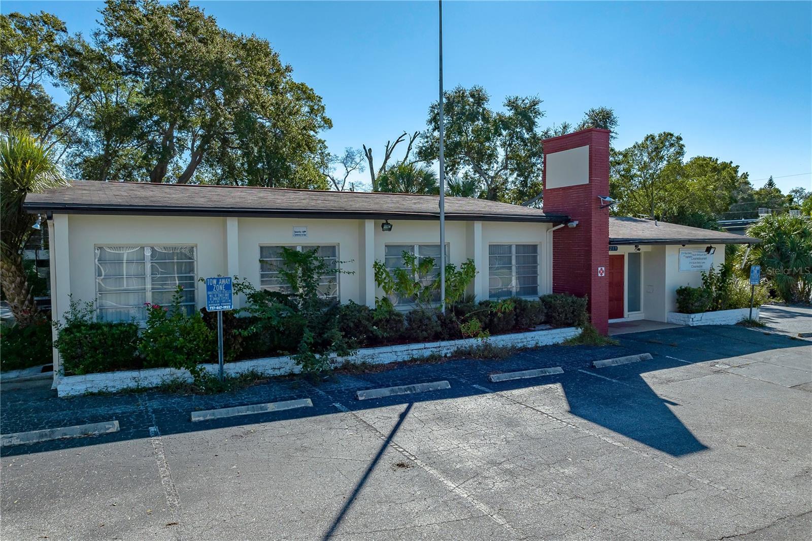 HIBISCUS GARDENS - Commercial Lease