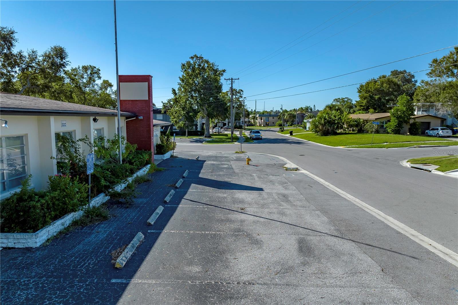 HIBISCUS GARDENS - Commercial Lease