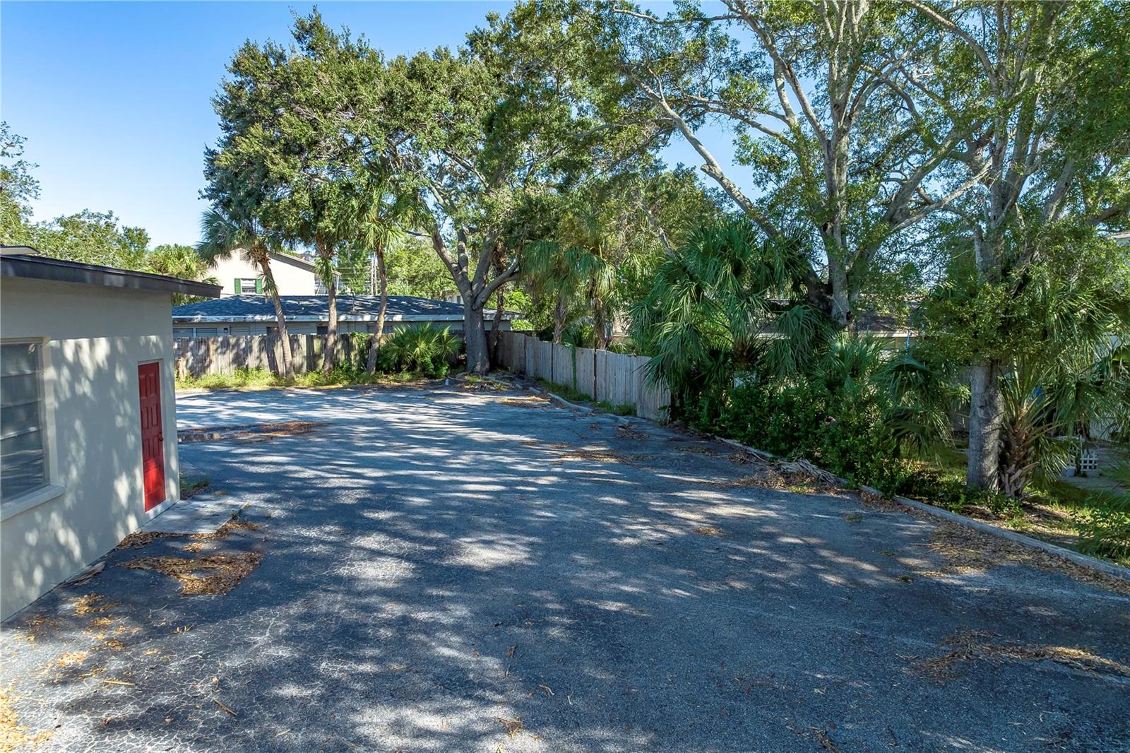 HIBISCUS GARDENS - Commercial Lease