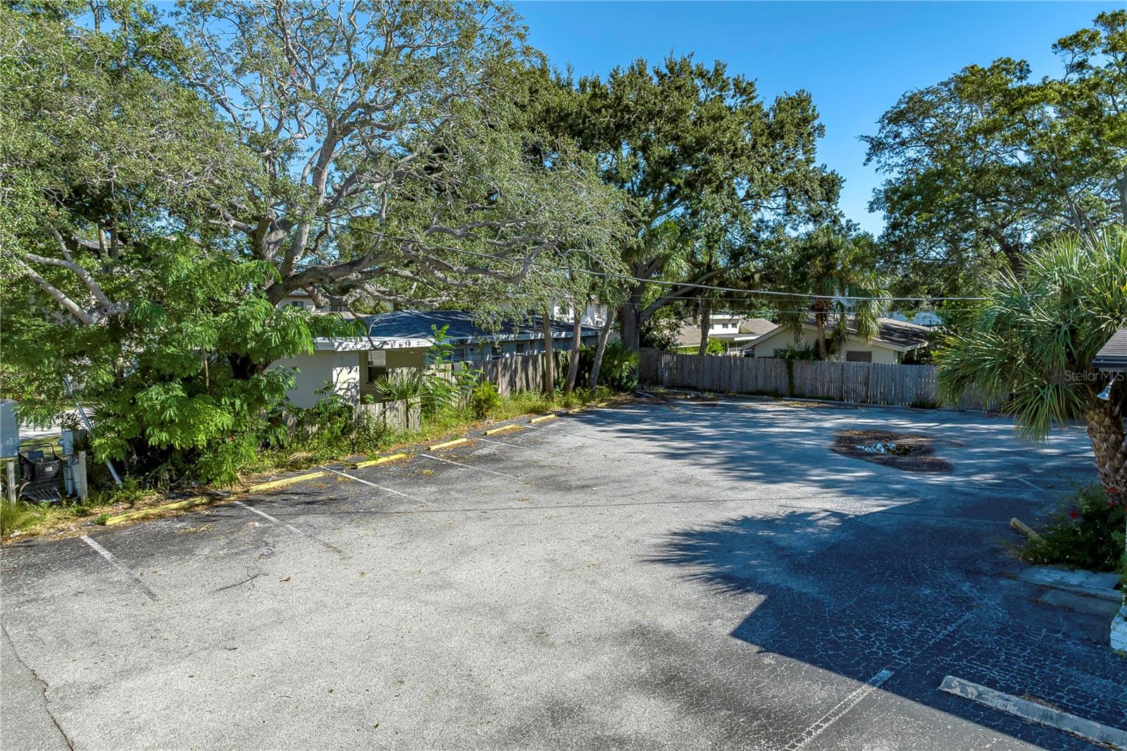 HIBISCUS GARDENS - Commercial Lease