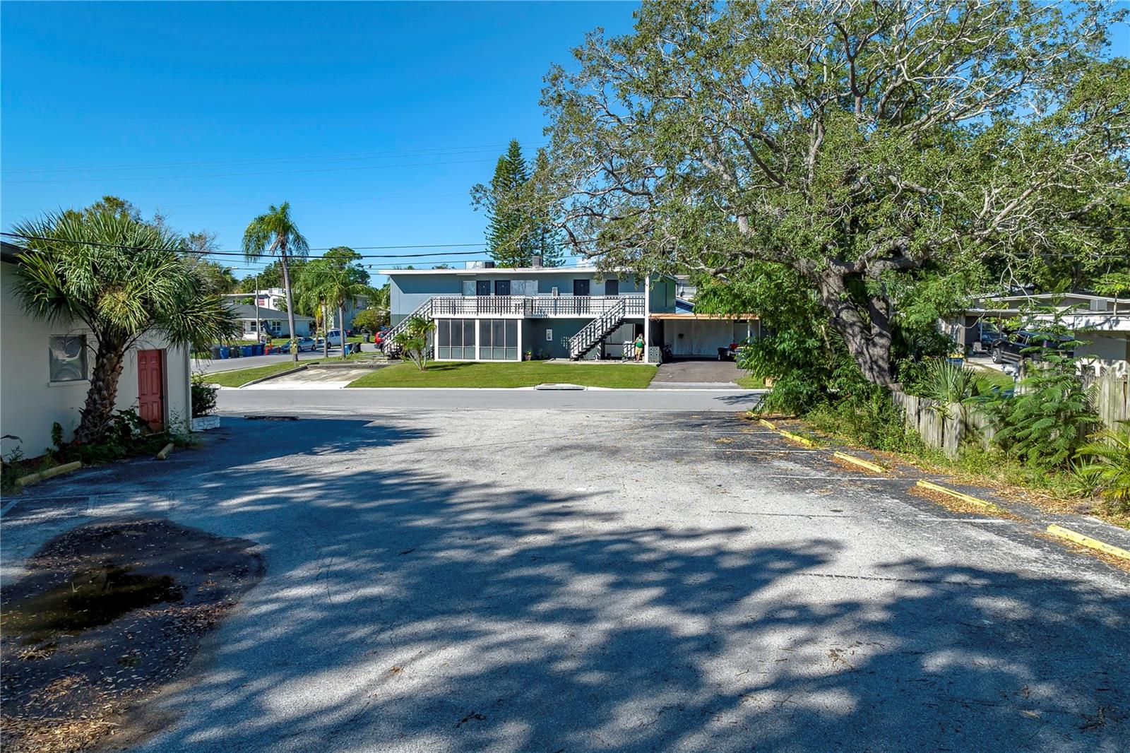 HIBISCUS GARDENS - Commercial Lease