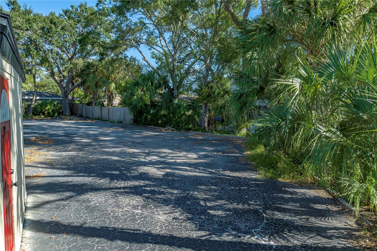 HIBISCUS GARDENS - Commercial Lease