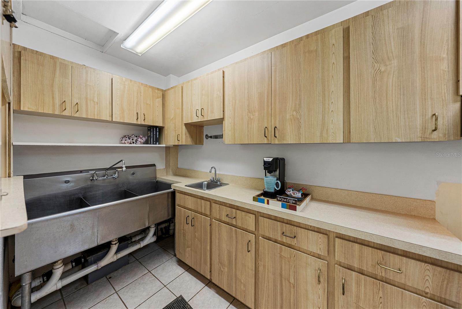 HIBISCUS GARDENS - Commercial Lease