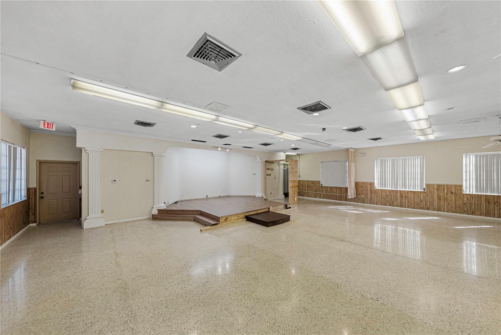 HIBISCUS GARDENS - Commercial Lease