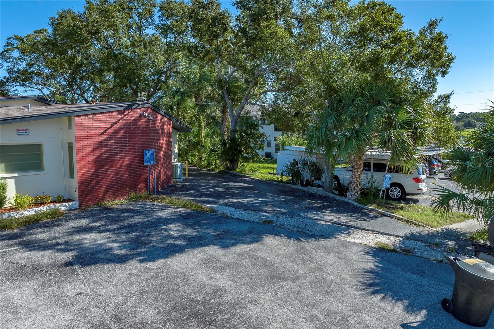 HIBISCUS GARDENS - Commercial Lease