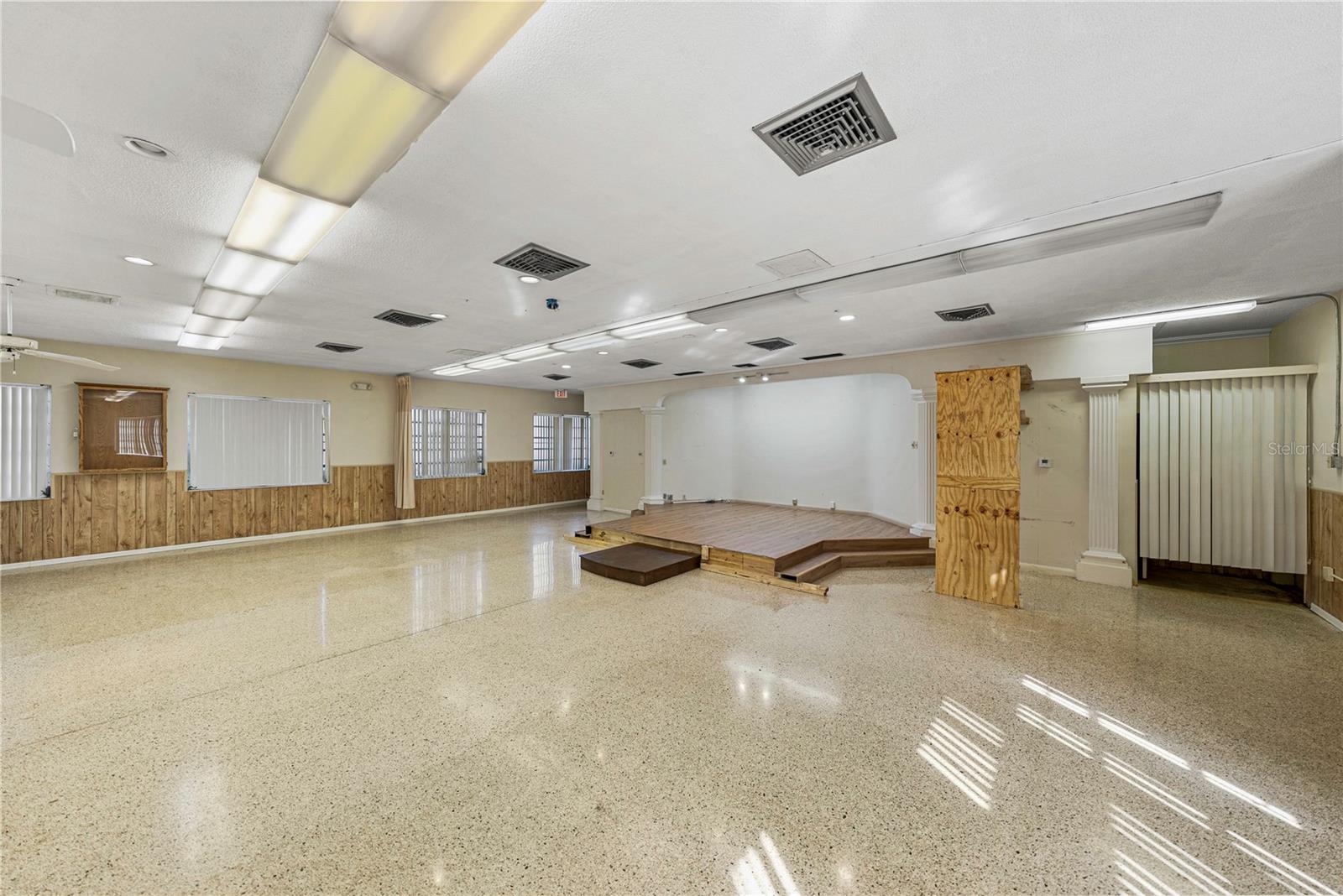 HIBISCUS GARDENS - Commercial Lease