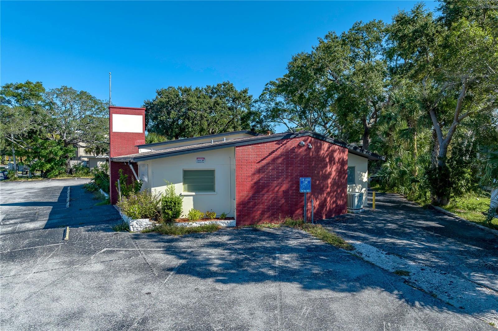 HIBISCUS GARDENS - Commercial Lease