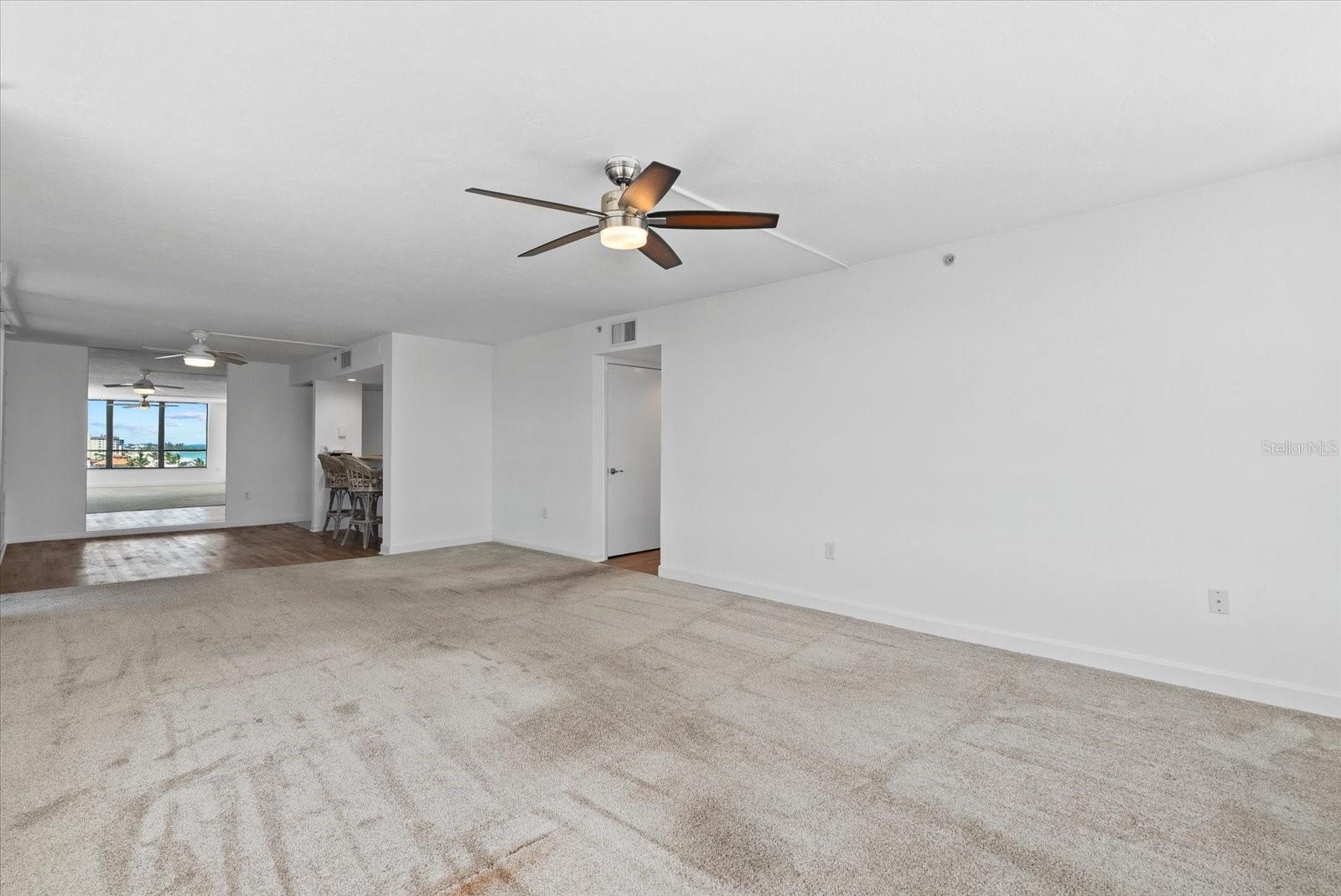 VALENCIA CONDO APTS - Residential