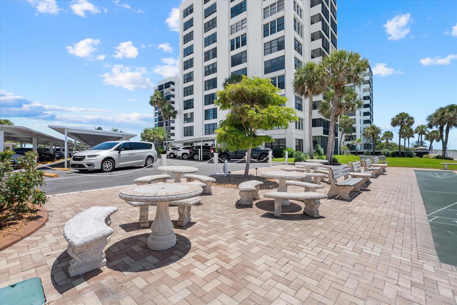 VALENCIA CONDO APTS - Residential