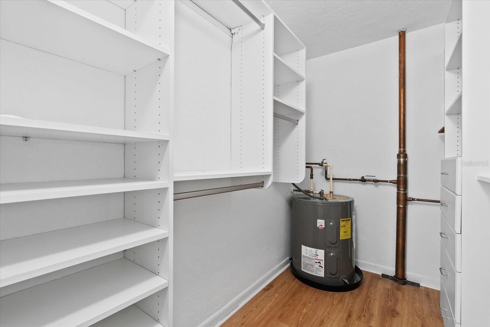 VALENCIA CONDO APTS - Residential