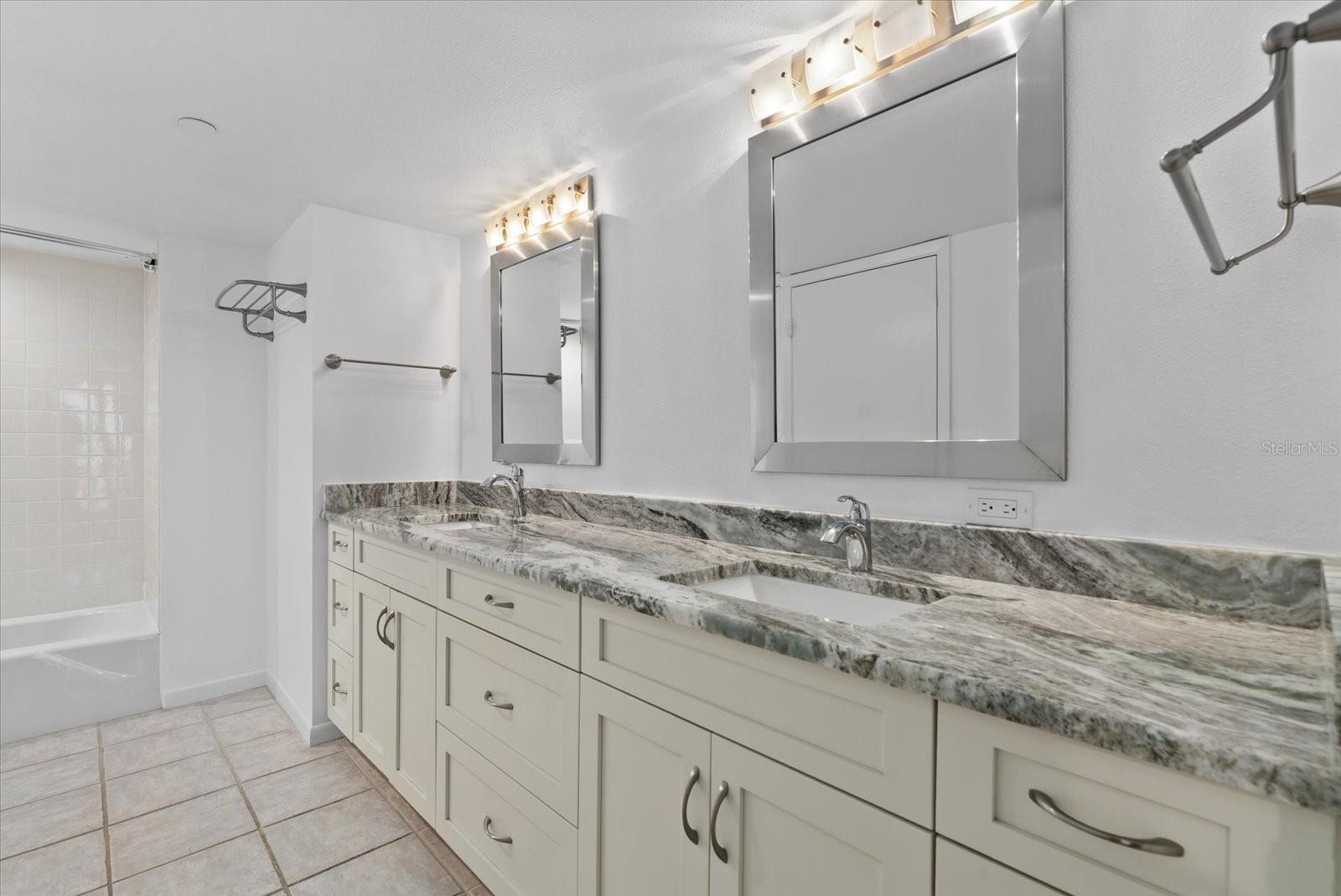 VALENCIA CONDO APTS - Residential