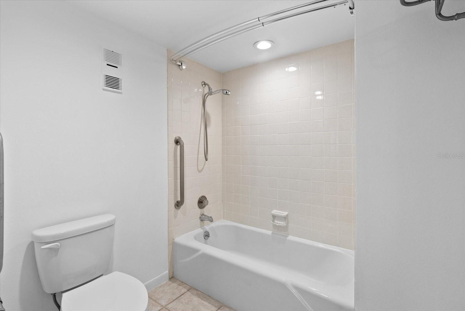 VALENCIA CONDO APTS - Residential