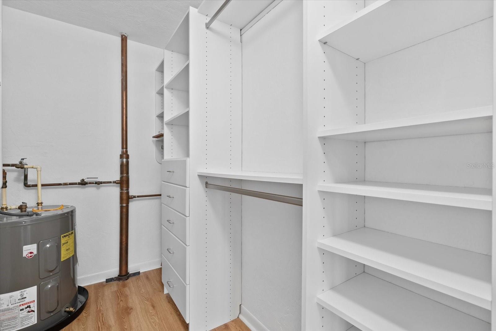 VALENCIA CONDO APTS - Residential