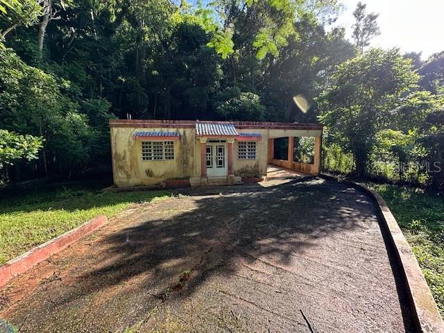 Property available for sale "as is", two properties available in the lot. Property divided as 2 bedrooms and 1 bathroom each one.