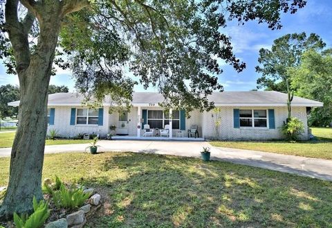 Photo of 710 Highland Avenue, Dundee, FL 33838 (MLS # O6363532)