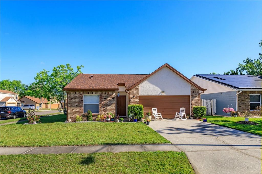 Photo of 601 Oak Manor Circle, Orlando, FL 32825 (MLS # O6400112)