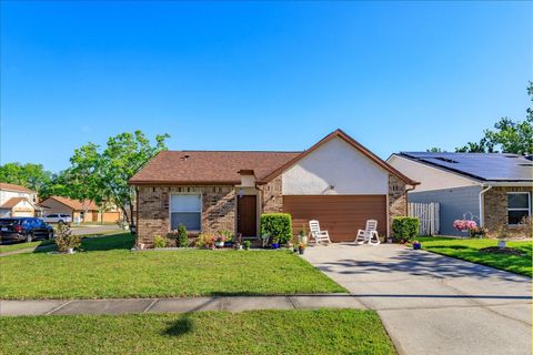 Photo of 601 Oak Manor Circle, Orlando, FL 32825 (MLS # O6400112)