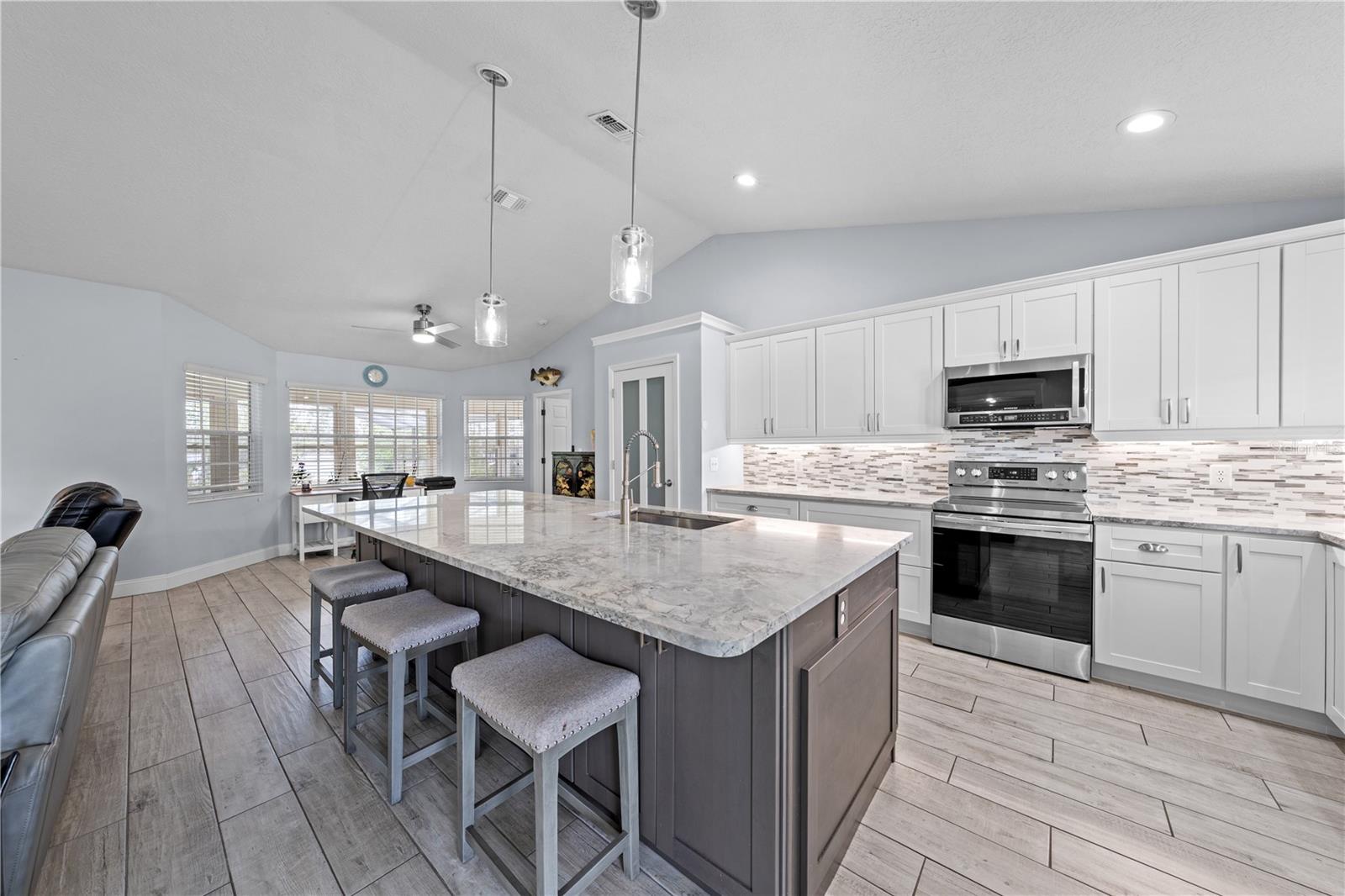 BAY LAKE RANCH UNIT 3 - Residential