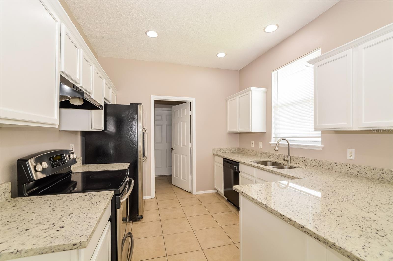 ISLEBROOK PH 01 - Residential
