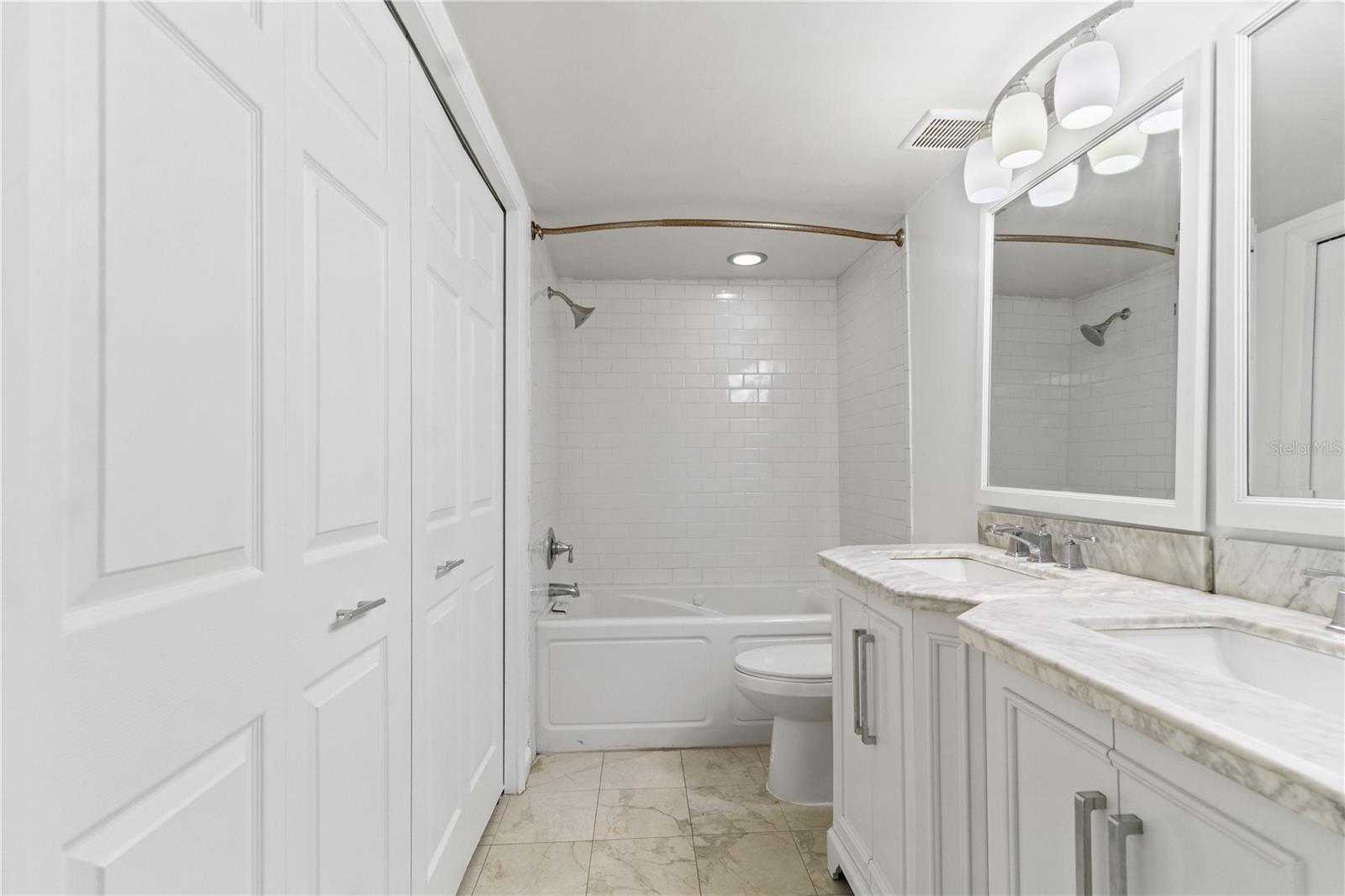 RIVER OAKS CONDO II - Residential