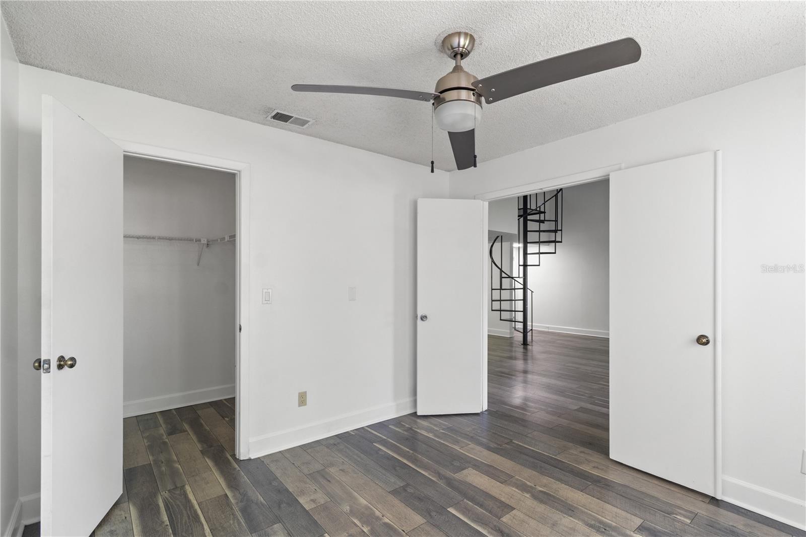 RIVER OAKS CONDO II - Residential