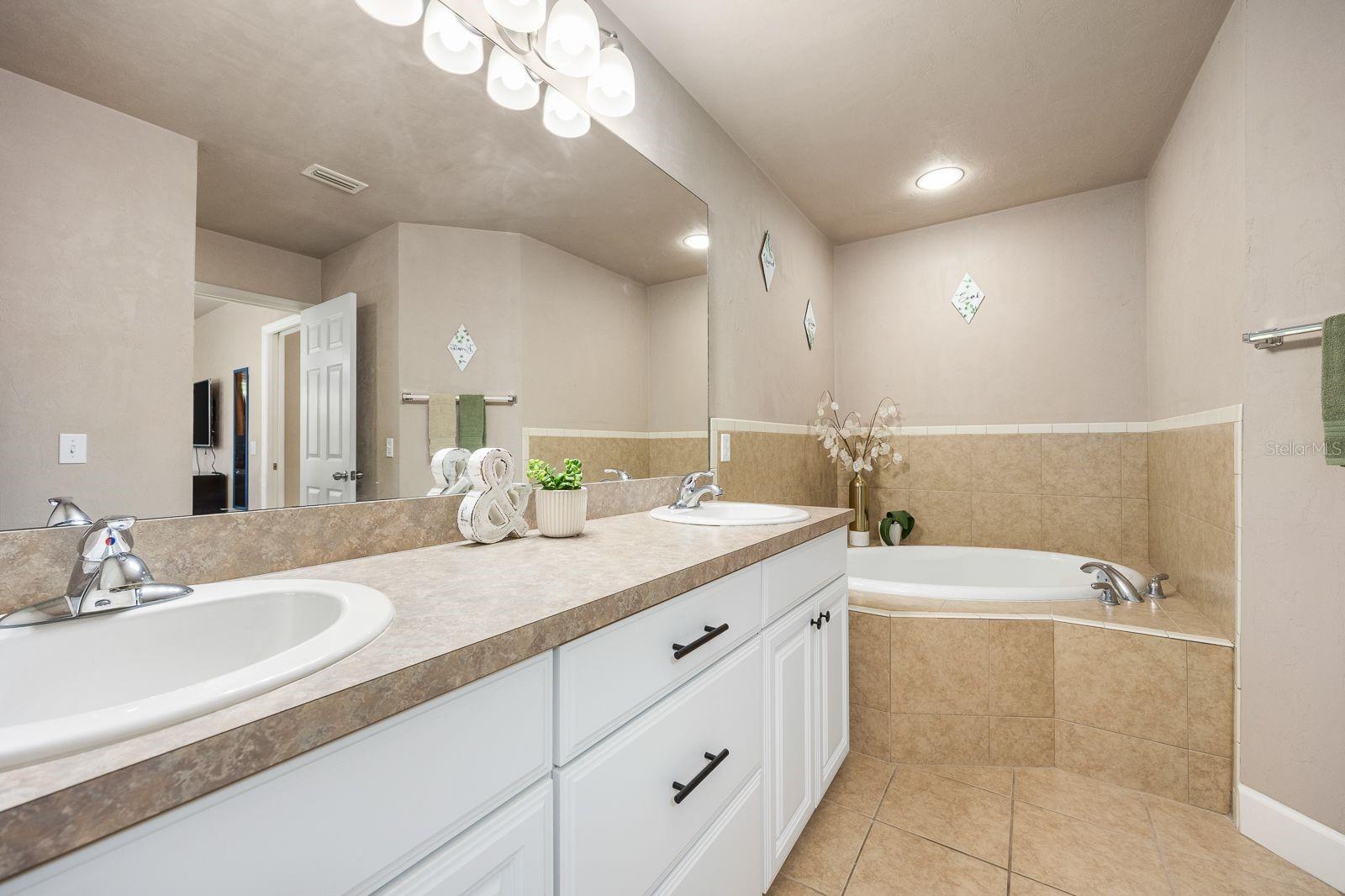 CREEKSIDE VILLAS AT TURKEY CREEK - Residential