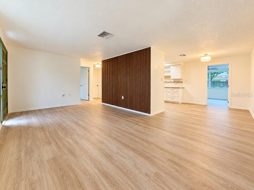 10032 KINGSWOOD LANE