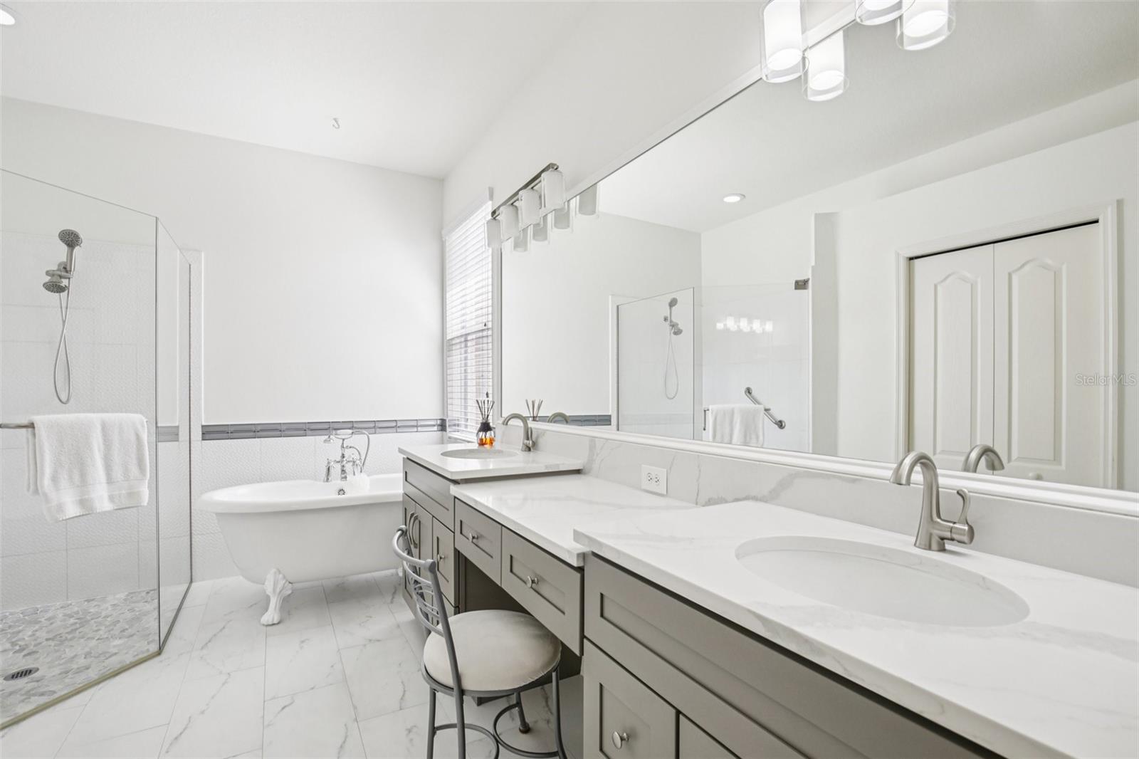 THE OAKS AT WOODLAND PARK PH 1 - Residential