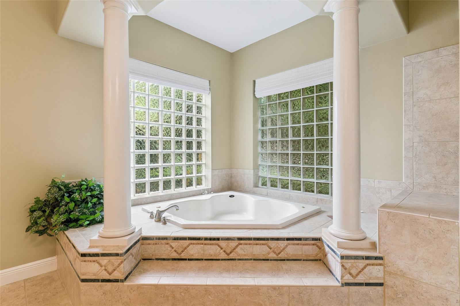 JOHNS COVE 43/104 - Residential