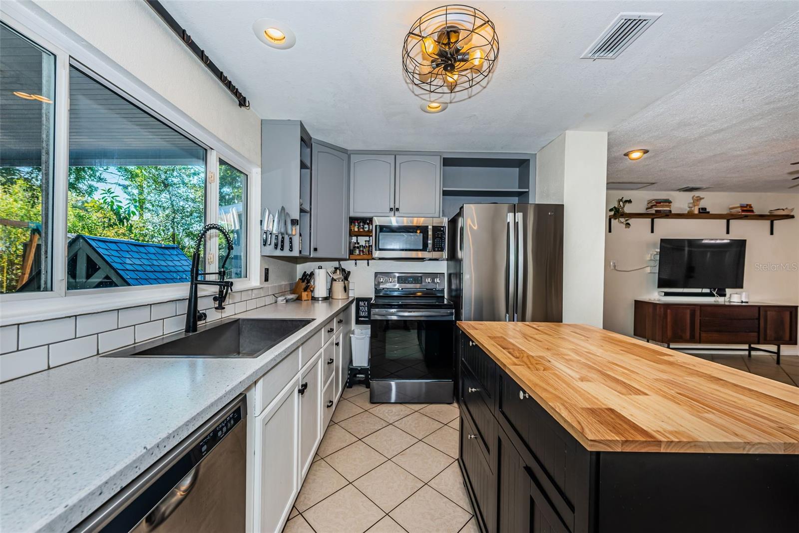 MEADOW LAWN 1ST ADD - Residential